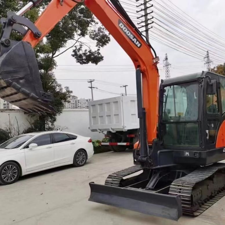 Excavadora mini de tipo pequeño de 5,5 toneladas usada Doosan Digger DX55