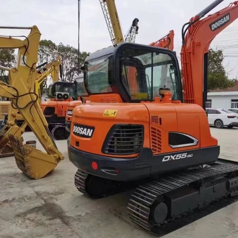 Excavadora mini de tipo pequeño de 5,5 toneladas usada Doosan Digger DX55