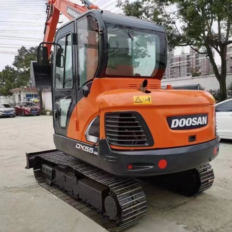 Excavadora mini de tipo pequeño de 5,5 toneladas usada Doosan Digger DX55