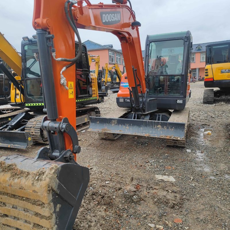 Excavadora mini de tipo pequeño de 6 toneladas usada Doosan Digger DX60