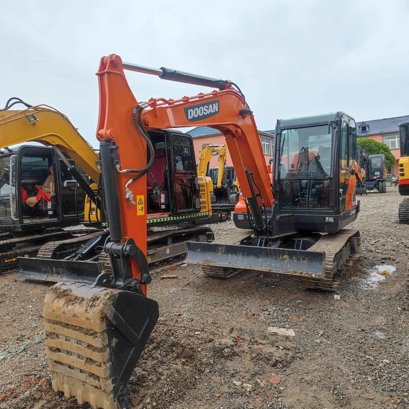 Excavadora mini de tipo pequeño de 6 toneladas usada Doosan Digger DX60