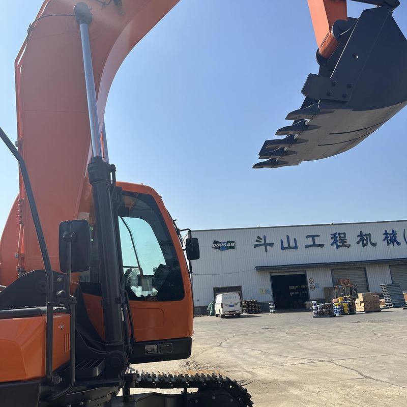 Excavadora Doosan Digger DX205 de segunda mano de 21 toneladas de tipo medio