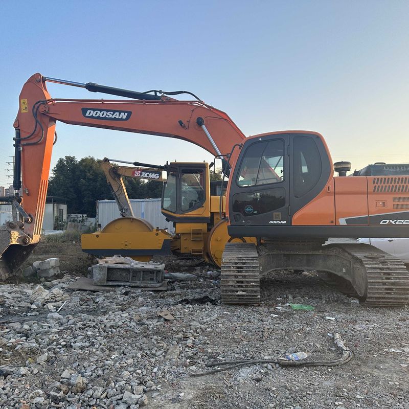 Excavadora Doosan Digger DX220 de segunda mano de 22 toneladas de tipo medio