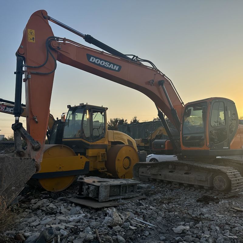 Excavadora Doosan Digger DX220 de segunda mano de 22 toneladas de tipo medio