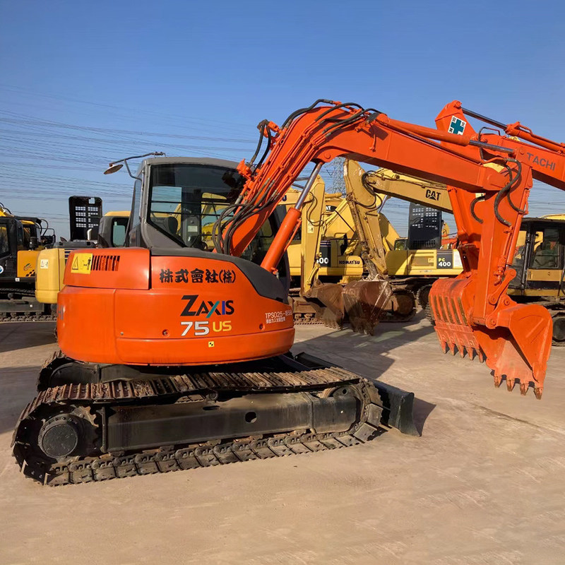 Hitachi ZX75US Excavadora usada hidráulica de 7 toneladas mediana de 40.3kw con 0.33m3 de cubo