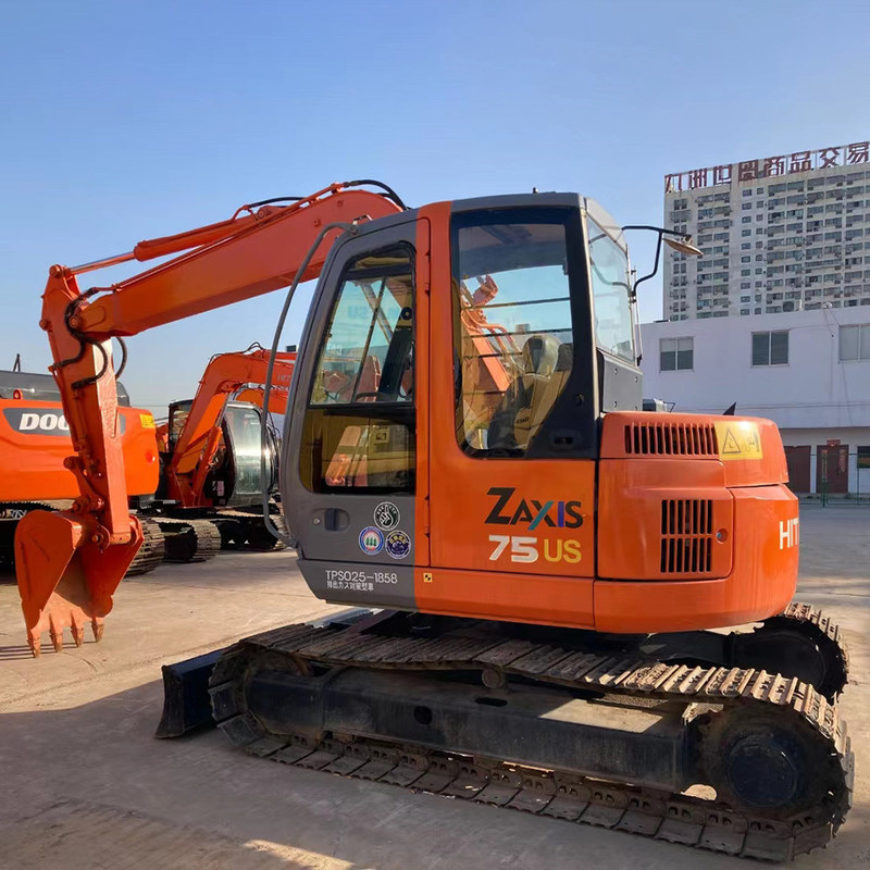 Hitachi ZX75US Excavadora usada hidráulica de 7 toneladas mediana de 40.3kw con 0.33m3 de cubo