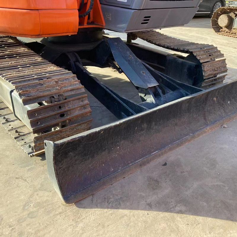 Hitachi ZX75US Excavadora usada hidráulica de 7 toneladas mediana de 40.3kw con 0.33m3 de cubo
