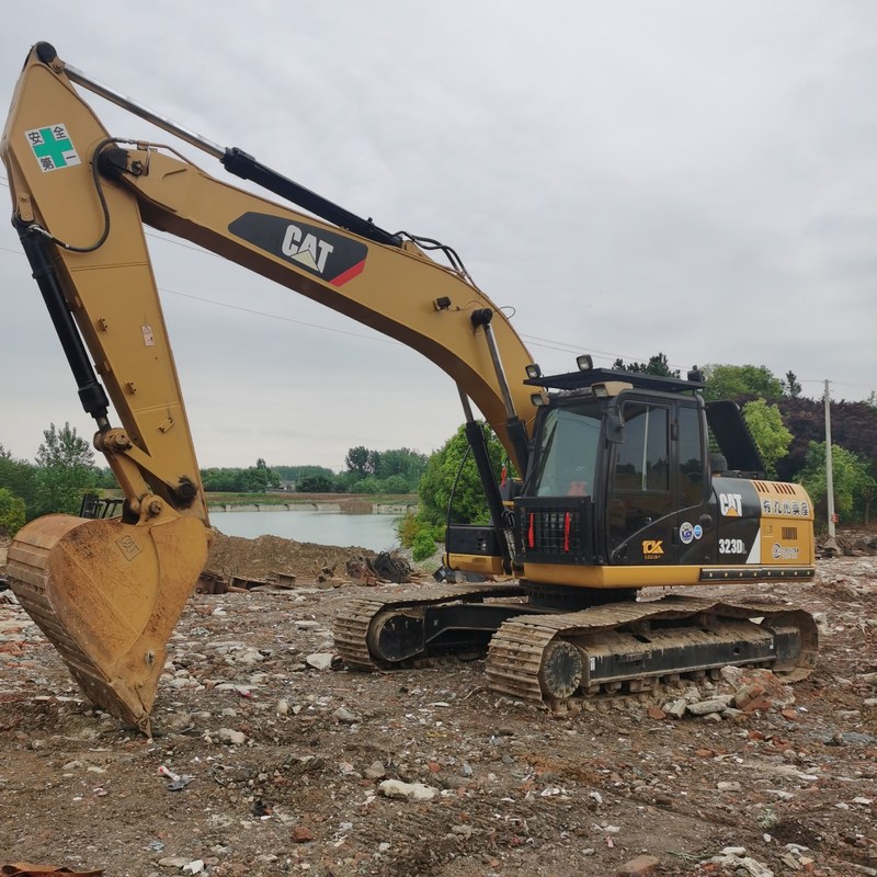 Excavadora antigua CAT 323DL Excavadoras de segunda mano de 23 toneladas 110kw con cubo de 1,2m3