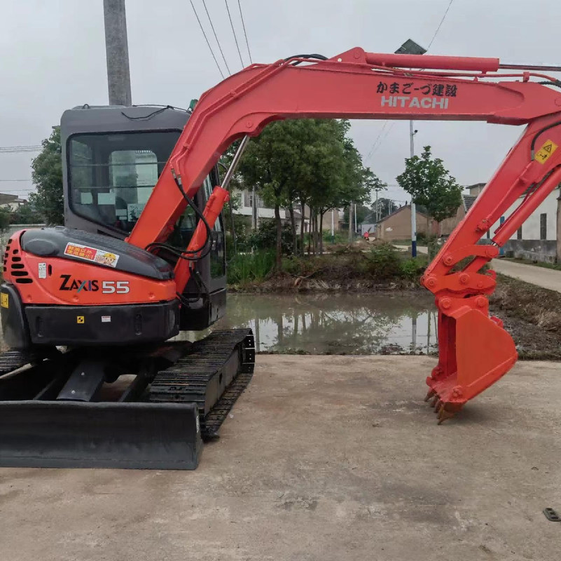 El mini excavador usado diesel Hitachi ZX55 de 5 toneladas pre poseyó el manual de la correa eslabonada 38.23HP