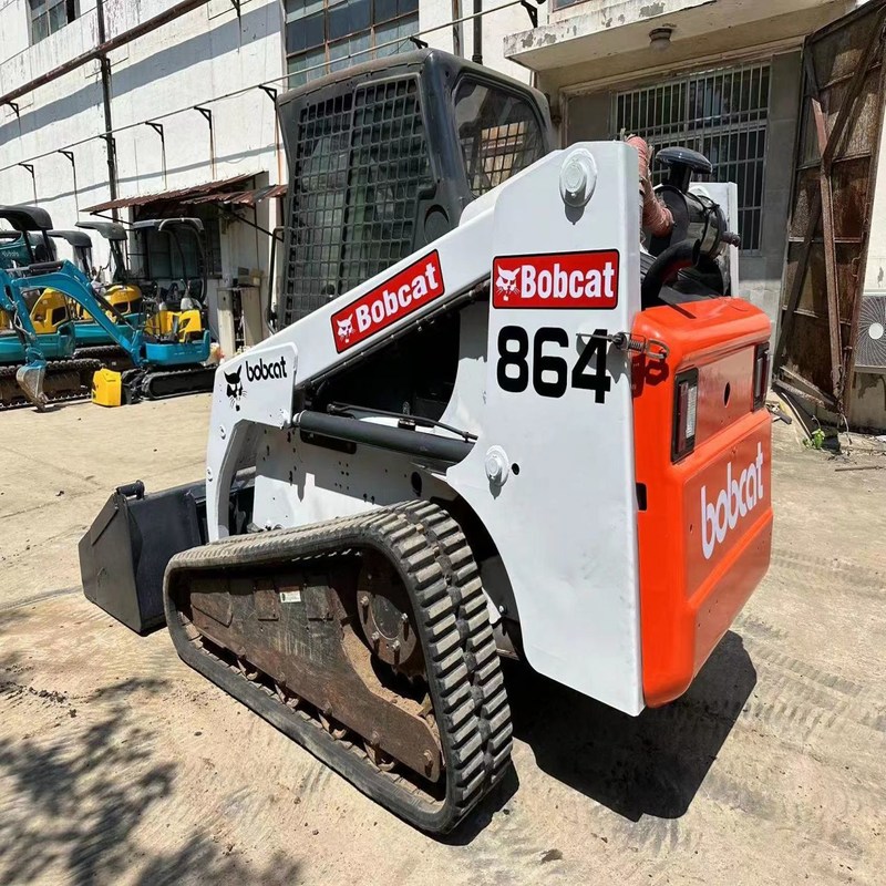 Bob 864 Máquina de carga de dirección de patinaje usada para jardinería 10.6km/h 53.7KW