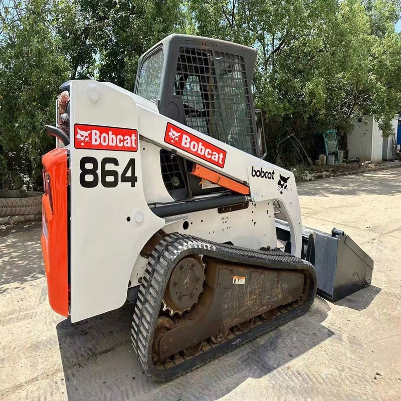 Bob 864 Máquina de carga de dirección de patinaje usada para jardinería 10.6km/h 53.7KW