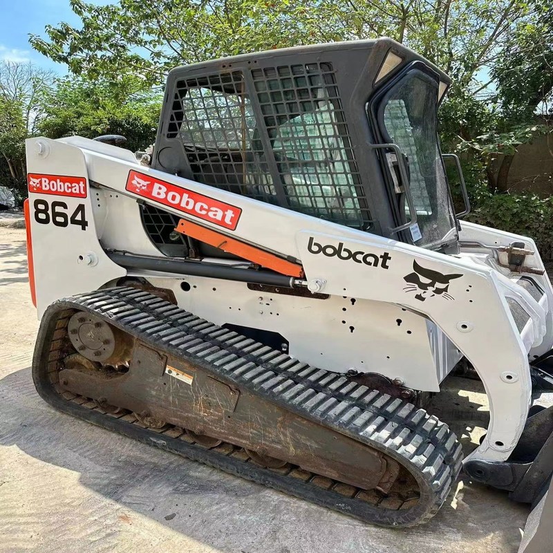 Bob 864 Máquina de carga de dirección de patinaje usada para jardinería 10.6km/h 53.7KW
