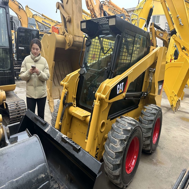 El CAT 246D utilizó el equipo del cargador del minicargador 53..6KW original de 4,5 toneladas