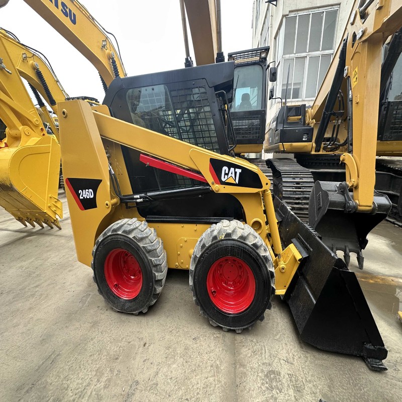 El CAT 246D utilizó el equipo del cargador del minicargador 53..6KW original de 4,5 toneladas