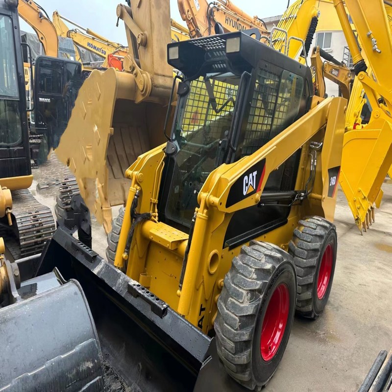 El CAT 246D utilizó el equipo del cargador del minicargador 53..6KW original de 4,5 toneladas