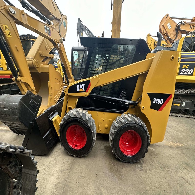 El CAT 246D utilizó el equipo del cargador del minicargador 53..6KW original de 4,5 toneladas