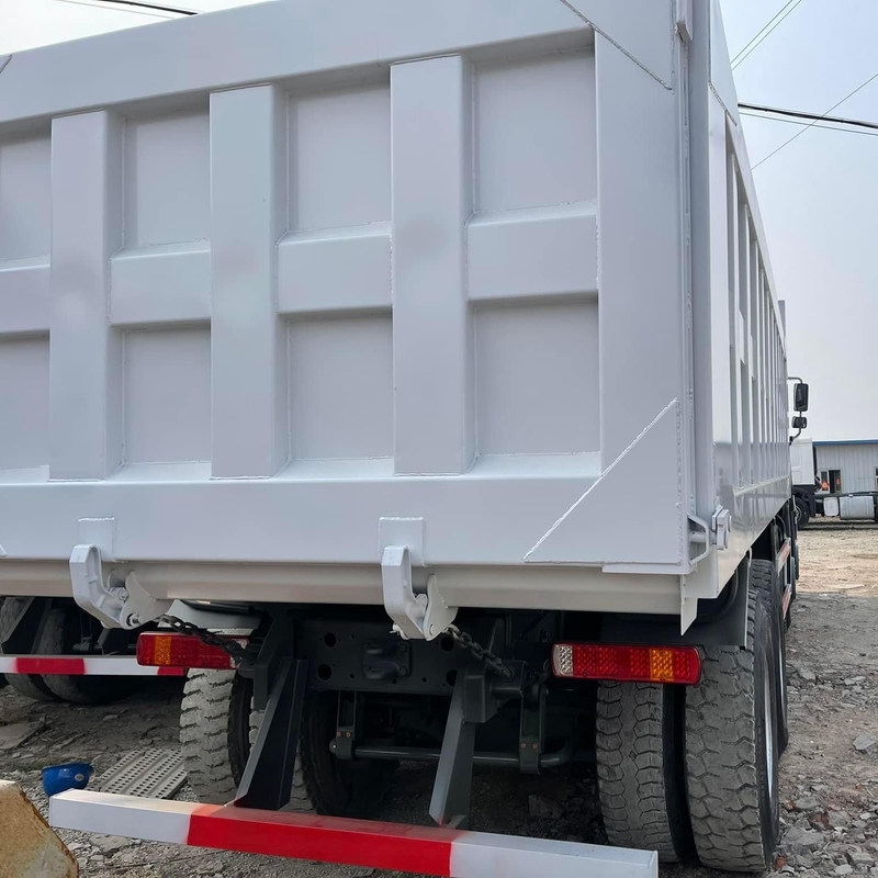 Recuperado el Howo 375 Sinotruk Howo 8x4 camión de descarga de neumáticos 40T diesel manual