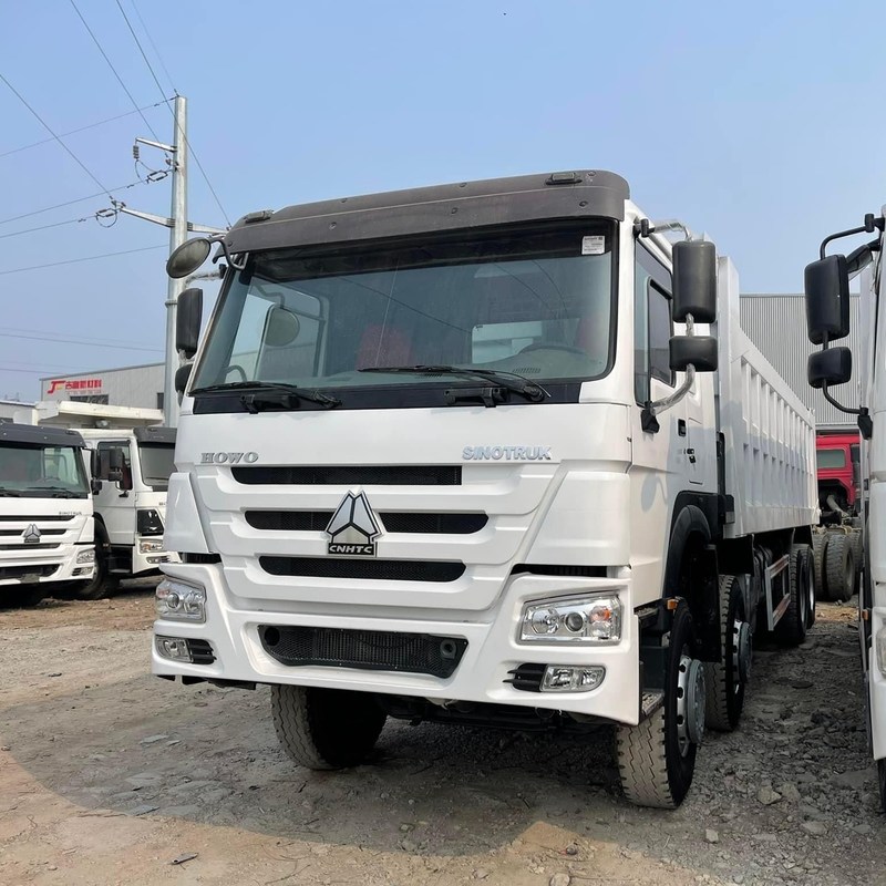Recuperado el Howo 375 Sinotruk Howo 8x4 camión de descarga de neumáticos 40T diesel manual