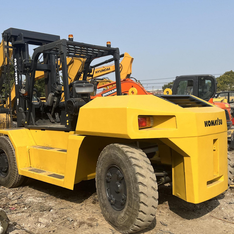El motor de CA es utilizado en la carretilla elevadora Komatsu FD150 15 toneladas 122kW Alturas máximas de elevación 3m