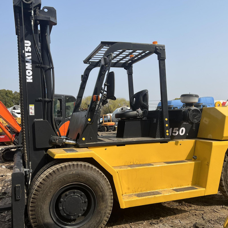 El motor de CA es utilizado en la carretilla elevadora Komatsu FD150 15 toneladas 122kW Alturas máximas de elevación 3m