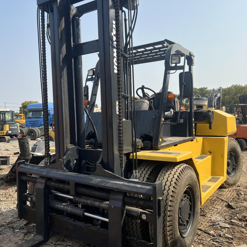 El motor de CA es utilizado en la carretilla elevadora Komatsu FD150 15 toneladas 122kW Alturas máximas de elevación 3m