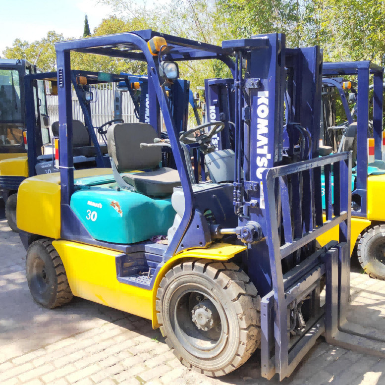 3T Distribuidor de equipos de almacén usados carretilla elevadora TCM F30 Río de giro mínimo 2,4 m