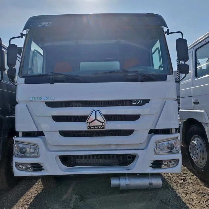 Sinotruk Howo 371 camión cisterna 2000L 8x4 de segunda mano para la entrega de combustible