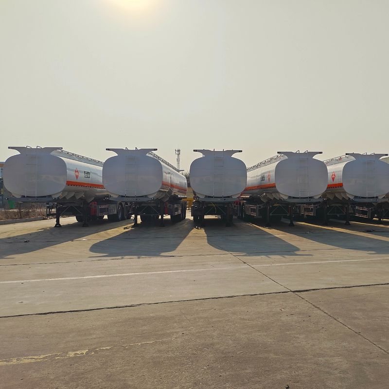 3 Ejes Semirremolque camión cisterna antiguo para el transporte de combustible de petróleo 10000L