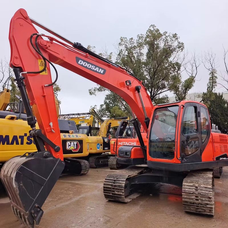 Excavadora Doosan Digger DX140LC de segunda mano de 14 toneladas de tipo medio de excavadora de rastreo 71kw