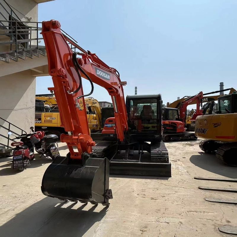 Excavadora mini de 6 toneladas Doosan DX60 de segunda mano para trabajos a pequeña escala