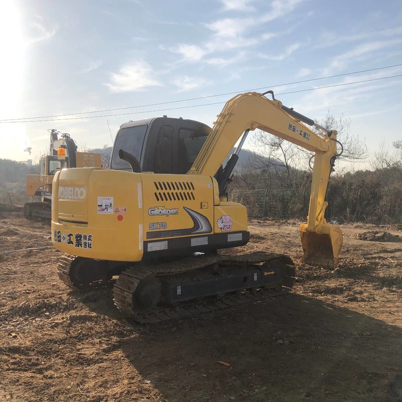 Excavadora mini Kobelco Digger SK75 de segunda mano para trabajos a pequeña escala