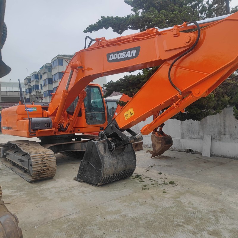 Excavadora de cadenas Doosan DX225 usada de tamaño mediano de 22,5 toneladas 157kw