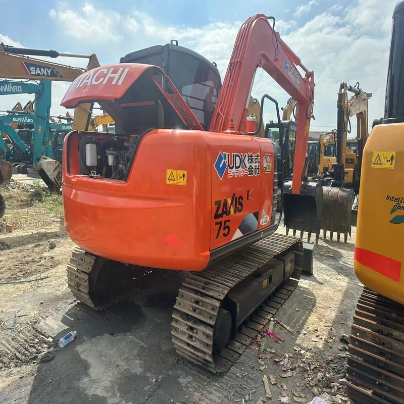 Hitachi ZX75 Excavadora Usada Hidráulica de 7 toneladas Mediano tamaño 40.3kw con 0.33m3 cubo