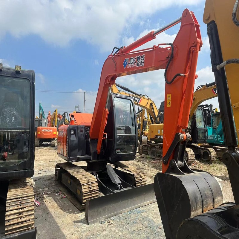 Hitachi ZX75 Excavadora Usada Hidráulica de 7 toneladas Mediano tamaño 40.3kw con 0.33m3 cubo