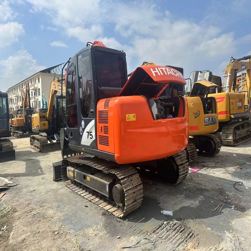 Hitachi ZX75 Excavadora Usada Hidráulica de 7 toneladas Mediano tamaño 40.3kw con 0.33m3 cubo
