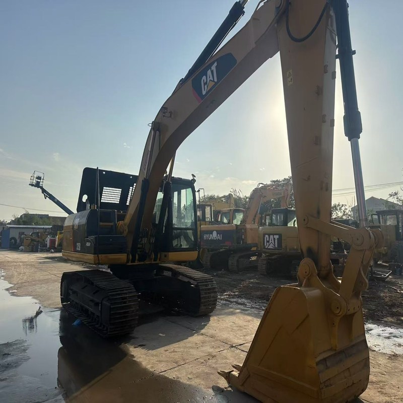 Excavadora usada de 25 toneladas CAT 325D Excavadora de rastreo 140kw con cubo de 1,4m3