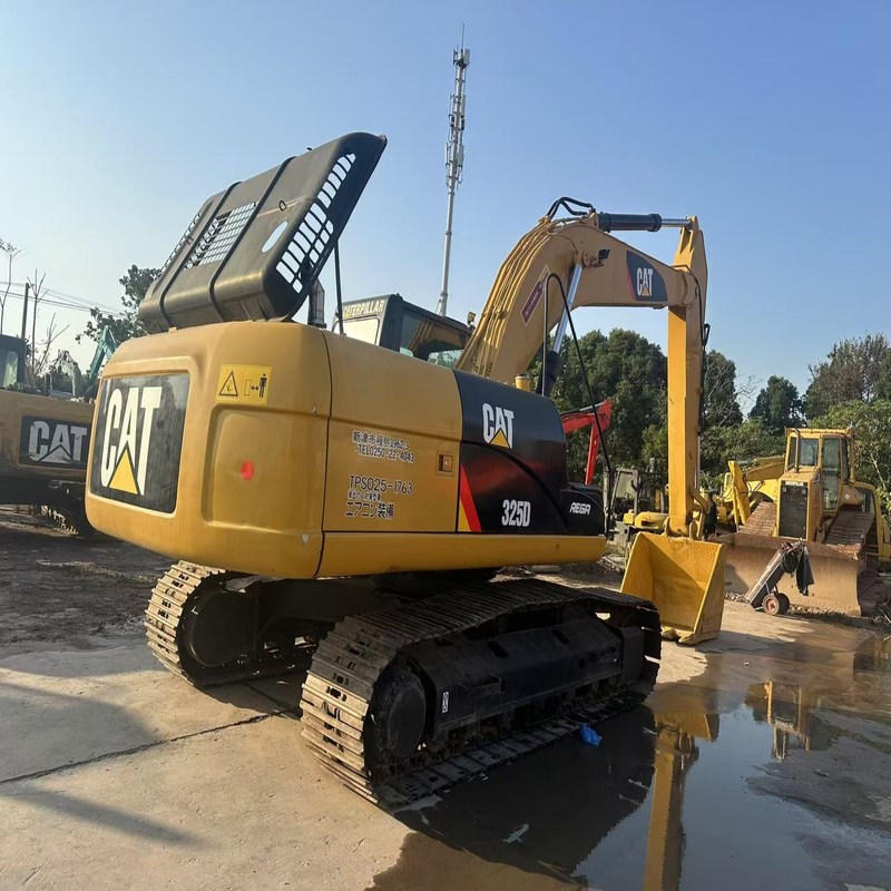 Excavadora usada de 25 toneladas CAT 325D Excavadora de rastreo 140kw con cubo de 1,4m3