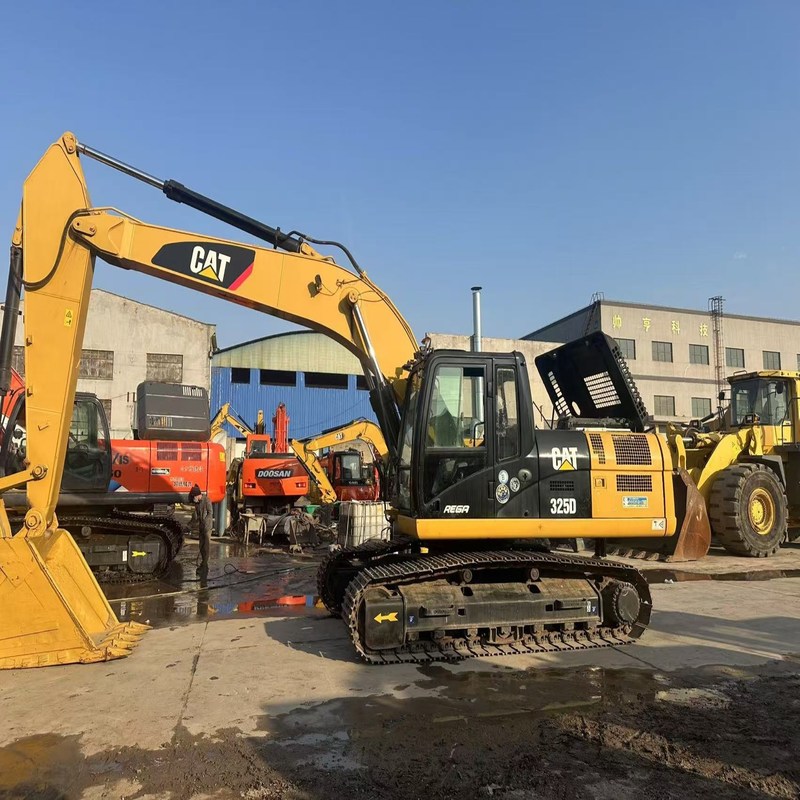 Excavadora usada de 25 toneladas CAT 325D Excavadora de rastreo 140kw con cubo de 1,4m3