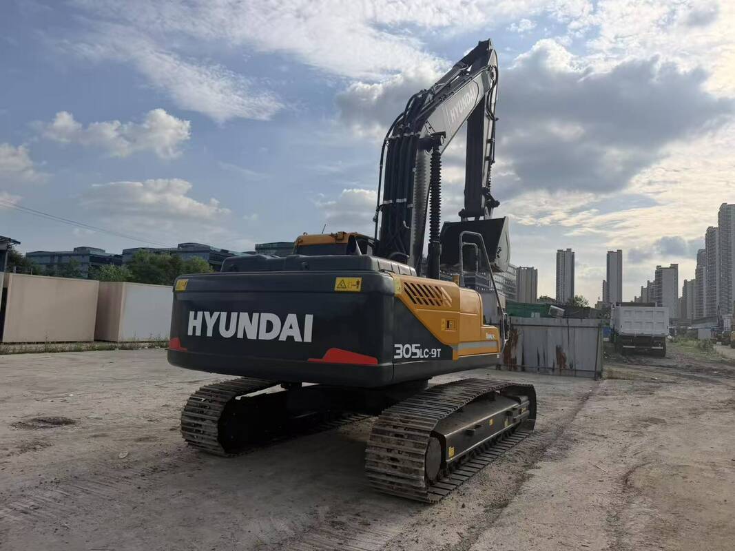 Excavadora de segunda mano usada 196kw de la correa eslabonada 30.2ton de Hyundai Digger R305LC-9T con el cubo 1.38m3