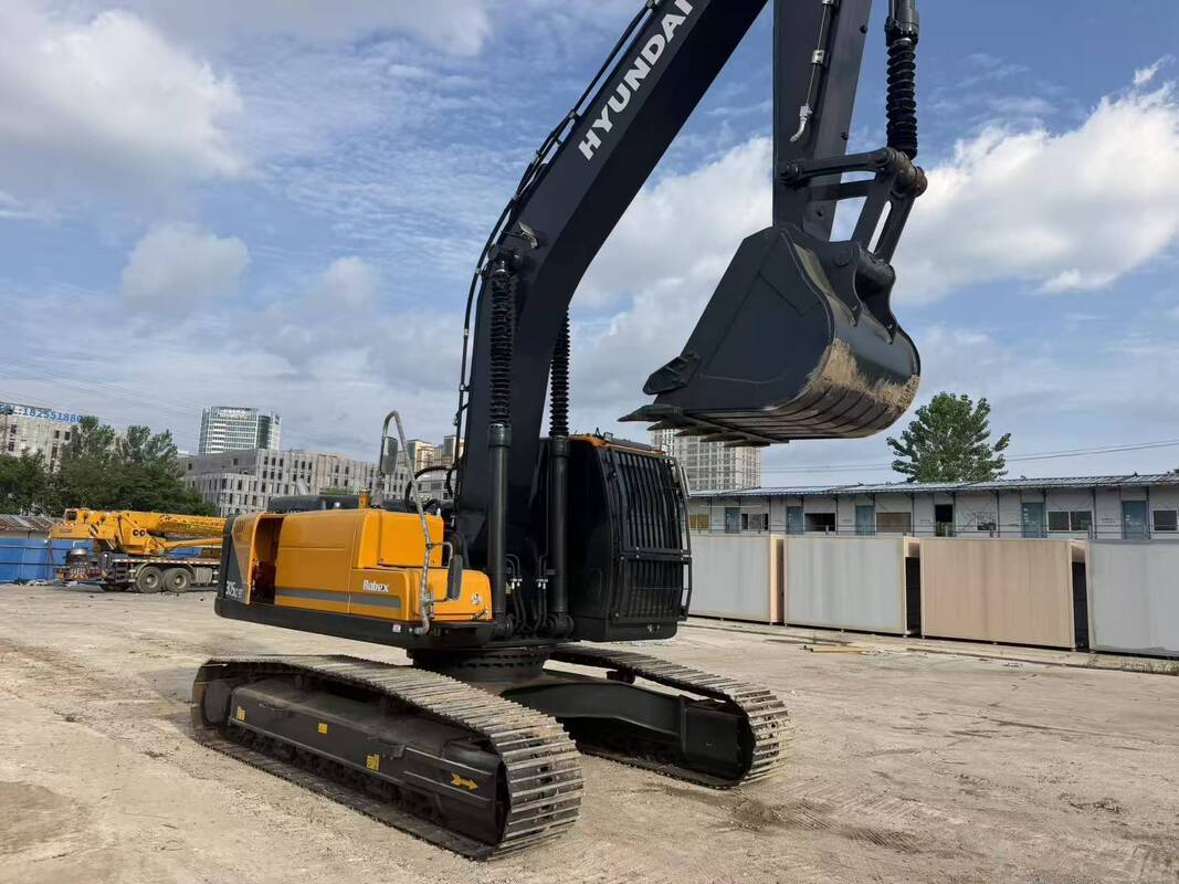 Excavadora de segunda mano usada 196kw de la correa eslabonada 30.2ton de Hyundai Digger R305LC-9T con el cubo 1.38m3